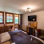 Gaestehaus Holzer Kreuz - Gaestezimmer Veilchen Fuer 2 Personen Inkl Landfruehstueck Frohnd